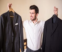 vCandidates.com - The old adage, "dress for success," applies to the job interviewing process.